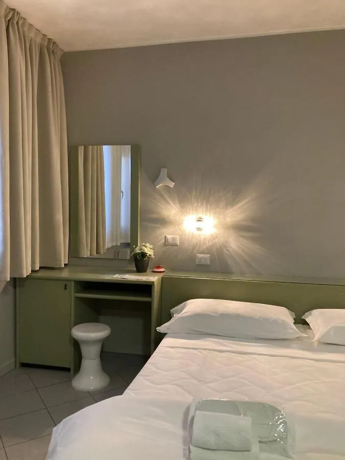 Hotel Primo カンピ・ビセンツィオ